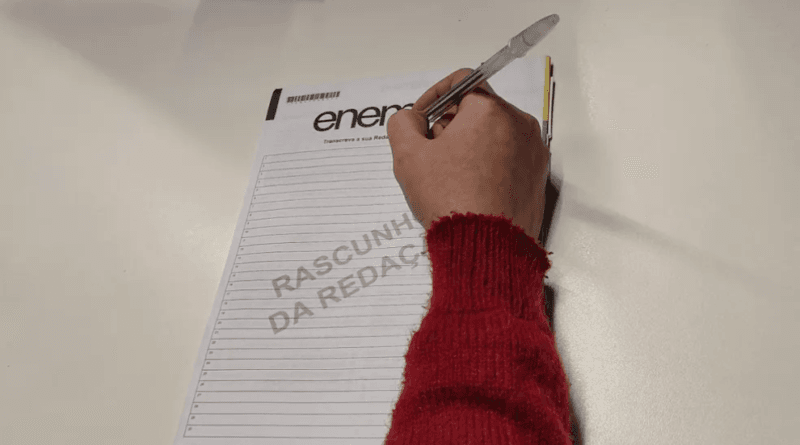 Folha de rascunho da redação do Enem. — Foto: g1