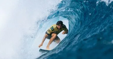 Yago Dora é campeão mundial de surfe profissional