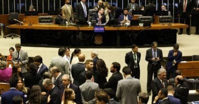 Câmara aprova ampliação gradual da licença-paternidade