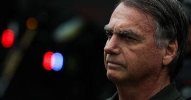 PL suspende atividades partidárias e salário de Bolsonaro