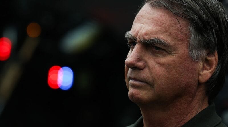 PL suspende atividades partidárias e salário de Bolsonaro