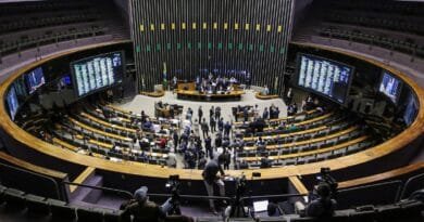 Lindbergh propõe mudança em regra de cassação de mandato por faltas