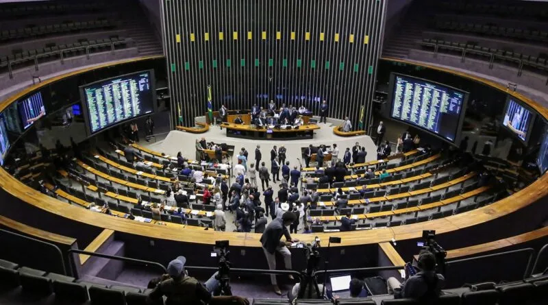 Lindbergh propõe mudança em regra de cassação de mandato por faltas