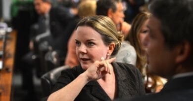 Gleise culpa Selic pela dívida pública e não as despesas do governo