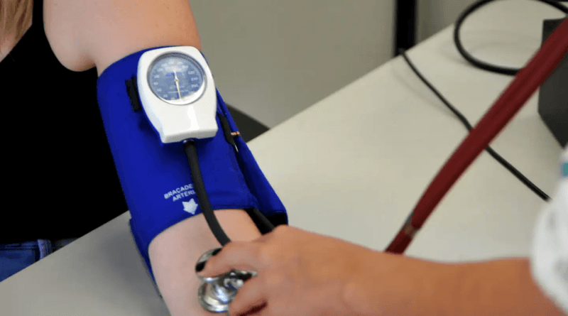 Médicos alertam para riscos de prescrição de testosterona para mulher