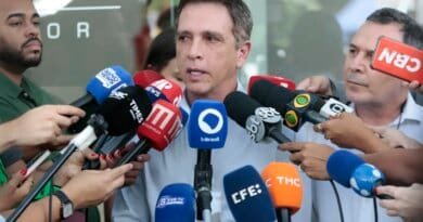 Médico de Bolsonaro confirma traumatismo craniano leve