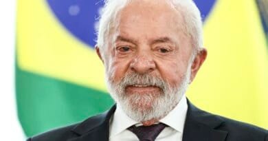 Antes da viagem ao Panamá, Lula conversa com presidente Mulino