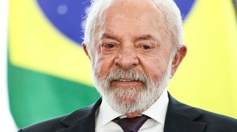 Antes da viagem ao Panamá, Lula conversa com presidente Mulino