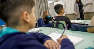 CNTE comemora reajuste do piso do magistério; prefeitos contestam