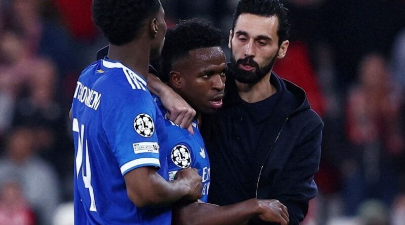 Vini Jr marca golaço e denuncia caso de racismo em Liga dos Campeões