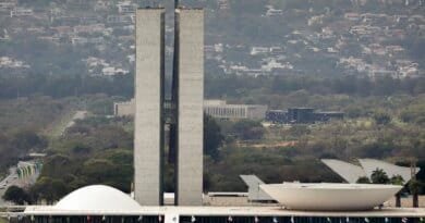 Lula sanciona, com vetos, reajuste salarial para cargos do Legislativo