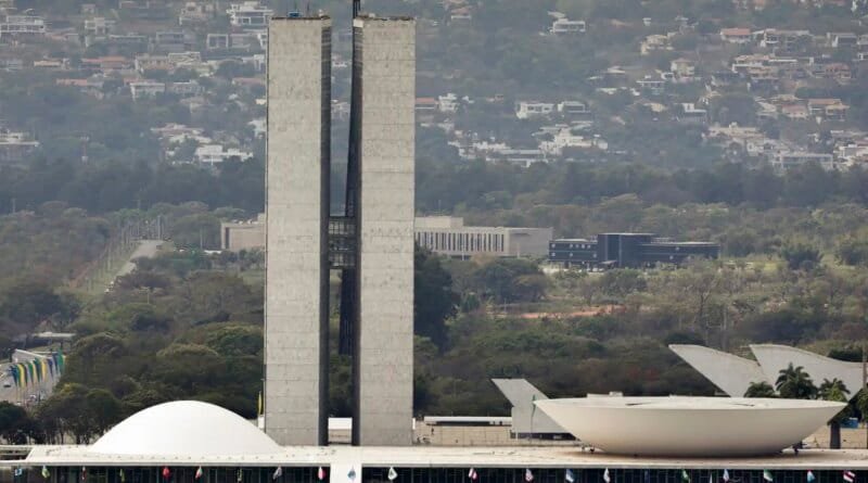 Lula sanciona, com vetos, reajuste salarial para cargos do Legislativo