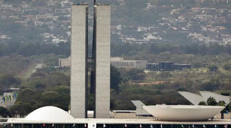Lula sanciona, com vetos, reajuste salarial para cargos do Legislativo