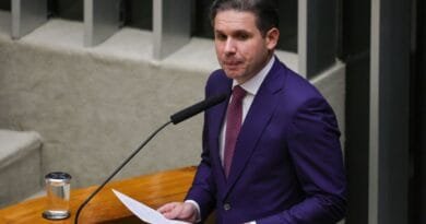 Motta promete avançar sobre escala 6x1 e trabalho por aplicativos