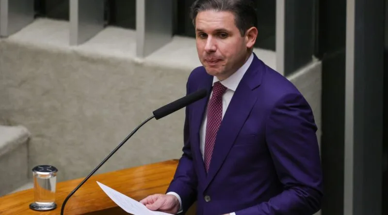 Motta promete avançar sobre escala 6x1 e trabalho por aplicativos
