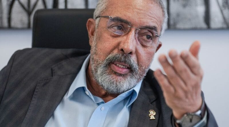 Não há mais razão para manter escala 6x1 e jornada de 44h, diz senador