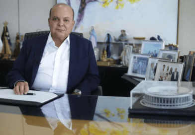 Ibaneis assina renúncia e deixa GDF para se candidatar ao Senado