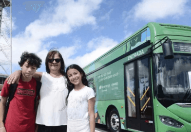 Passeio com ônibus sustentável promove turismo verde em meio ao concreto