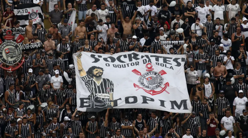 Sócrates, ídolo do Corinthians e da seleção, recebe honraria na Alesp