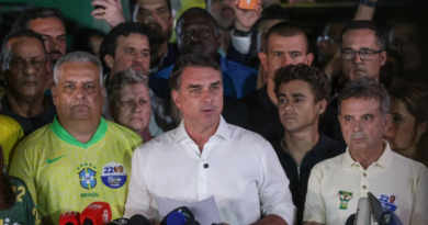PF investiga circunstâncias da fuga de Flávio Bolsonaro do Brasil